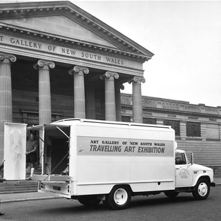 The Travelling Art Exhibition truck being loaded outside the Art Gallery of New South Wales, c. 1971. Photo: Australian News and Information Bureau. National Art Archive | Art Gallery of NSW 